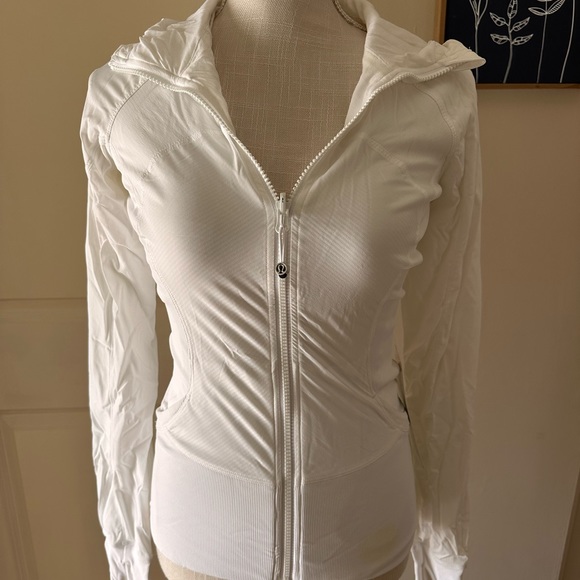 NWT! Lululemon in flux jacket - Picture 9 of 12